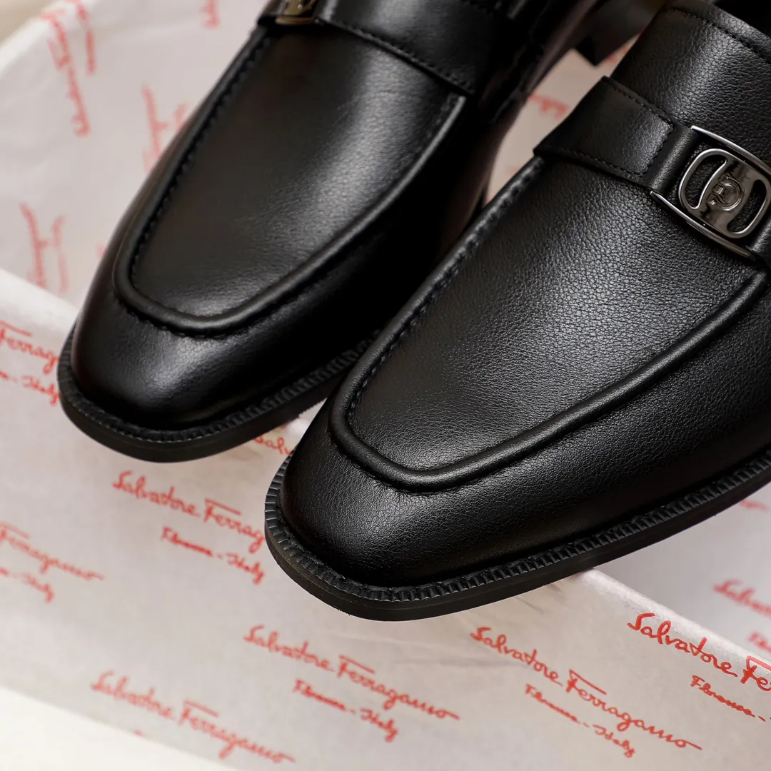 Factory price 420 🔥Ferragamo's new men's casual slip-on shoes🇨🇳Official website original 1:1 mold opening, original quality💯Fine workmanship, high-end luxury☘The upper is made of imported Italian first-layer cowhide🌴🐑leather lining🍓Rubber wear-resistant and non-slip outsole, breathable and comfortable to wear🍍The first choice for high-end men🍉Black, size 38-45